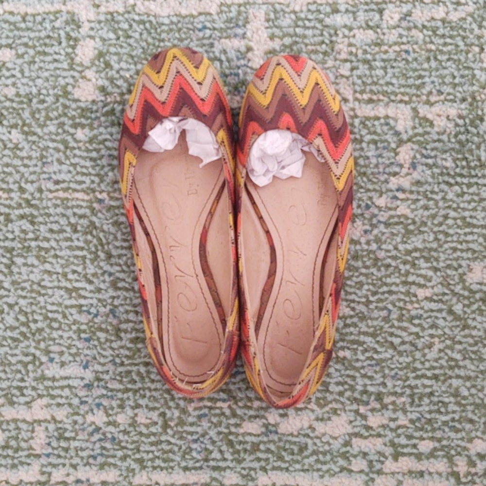 Patterned flats